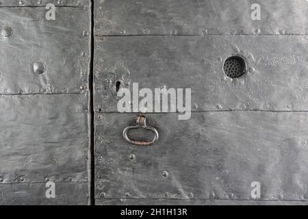 Graz, Austria. Agosto, 2020. Dettaglio di una porta antica nel centro storico della città Foto Stock