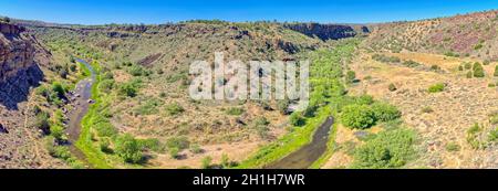 Panorama dell'Upper Verde River Canyon vicino a Paulden AZ. Il Lower Sullivan Canyon si trova in lontananza sulla destra. Foto Stock