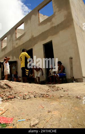 Eunapolis, bahia / brasile - 15 gennaio 2009: Le persone che sono membri dell'Associazione residenti senza un tetto sono viste durante l'invasione di casa Foto Stock