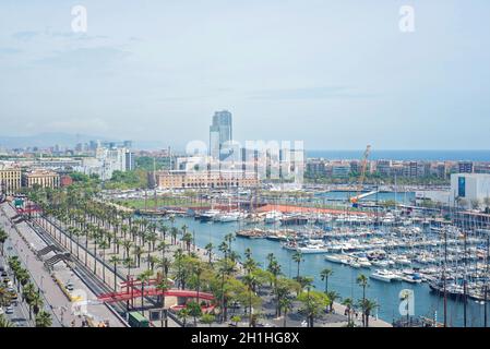 BARCELLONA, SPAGNA - 6 MAGGIO 2014: Barcellona dall'alto. Vista sul Port Vell. Foto Stock