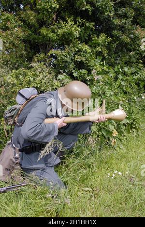 Reenattore non identificato vestito come soldati tedeschi della seconda guerra mondiale Foto Stock