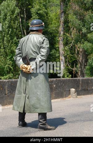 Reenattore non identificato vestito come soldati tedeschi della seconda guerra mondiale Foto Stock