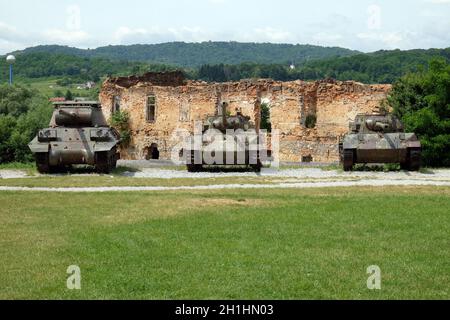 Carri armati militari Museo all'aria aperta della guerra d'indipendenza croata, 1991 - 1995, (Guerra della Patria, Domovinski Rat), Turanj, Croazia Foto Stock