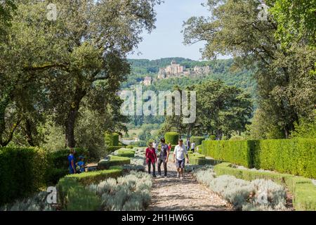 Dordogna, Francia - 16 agosto 2019: Persone ai Jardins de Marqueyssac nella regione della Dordogna in Francia Foto Stock