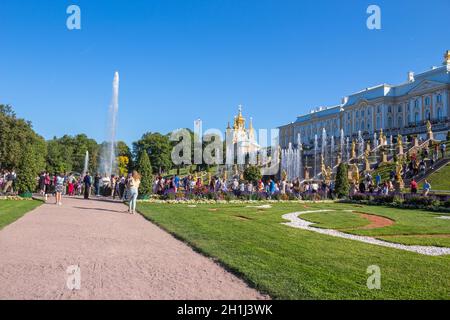 San Pietroburgo, Russia- Agosto 29, 2019: Peterhof, San Pietroburgo, King's Palace e il grand-fontana. La Russia Foto Stock