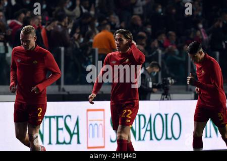 Nicolo Zaniolo di AS Roma si riscalda durante la Serie A 2021/22 tra Juventus FC e AS Roma allo Stadio Allianz il 17 ottobre 2021 a Torino, i Foto Stock