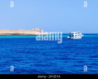 Baia con acqua blu in Ras Mohammed Parco Nazionale in Egitto Foto Stock