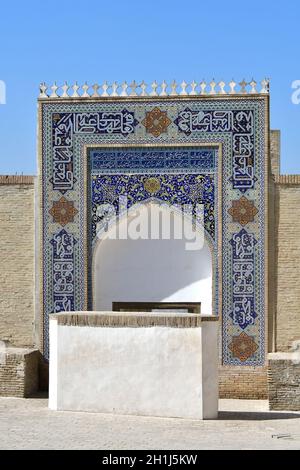 Porta della sala del trono, fortezza di Ark, Bukhara, Buxoro, Uzbekistan, Asia centrale Foto Stock