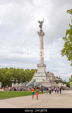 Bordeaux, Francia - 18 agosto 2019: Esplanade des Quinconces, fontain del Monument aux Girondins a Bordeaux. Francia Foto Stock