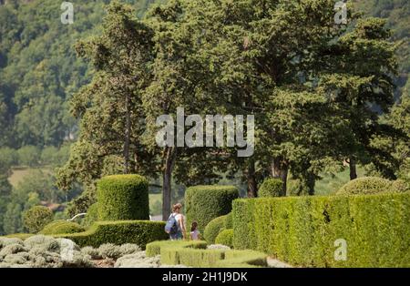 Dordogna, Francia - 16 agosto 2019: Persone ai Jardins de Marqueyssac nella regione della Dordogna in Francia Foto Stock