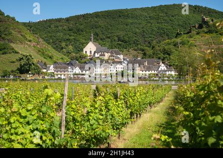 BEILSTEIN, GERMANIA - 21 GIUGNO 2020: Immagine panoramica del villaggio della Mosella Beilstein il 21 giugno 2020 in Germania Foto Stock