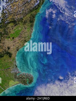 La regione costiera di Canterbury dell'Isola del Sud, Nuova Zelanda. Dalla Penisola di Kaikoura (nord) alla Penisola di Banks (sud). Immagine acquisita il 19 maggio 2021, con l'Operational Land Imager (oli) sul satellite Landsat 8. Una versione ottimizzata e potenziata digitalmente di un'immagine NASA / credito NASA Foto Stock