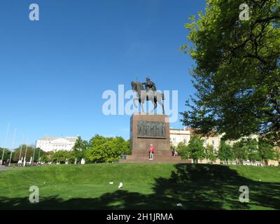 Statua di re Tomislav a cavallo,situata di fronte alla stazione ferroviaria principale di Zagabria, Croazia Foto Stock