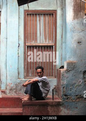 Strade di Kolkata. Ritratto di uomo indiano. Foto Stock