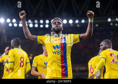 LONDRA, INGHILTERRA - OTTOBRE 18: Odsonne Édouard di Crystal Palace festeggia dopo aver segnato il gol durante la partita della Premier League tra Arsenal e Crystal Palace all'Emirates Stadium il 18 ottobre 2021 a Londra, Inghilterra. (Foto di Sebastian Frej) Foto Stock