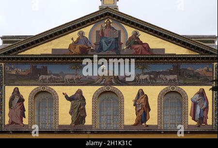 Mosaico di Gesù Cristo Maestro, Santi Pietro e Paolo e profeti Isaia, Geremia, Ezechiele e Daniele, Basilica di San Paolo fuori le mura, Foto Stock