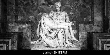 Roma, Stato vaticano - Agosto 28, 2018: Pietà di Michelangelo (Il peccato), 1498-1499, si trova nella Basilica di San Pietro a Roma Foto Stock