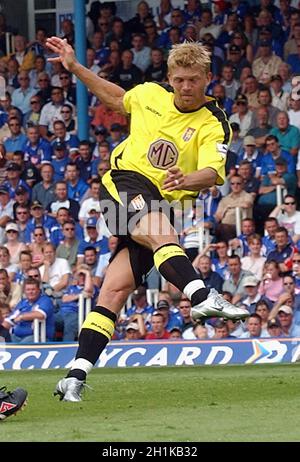 PORTSMOUTH V ASTON VILLA 16-08-03 MARCUS ALLBACK PIC MIKE WALKER, 2003 Foto Stock