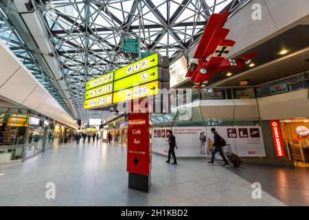Berlino, Germania - 27 ottobre 2020: Berlino Tegel TXL Airport Terminal edificio in Germania. Foto Stock