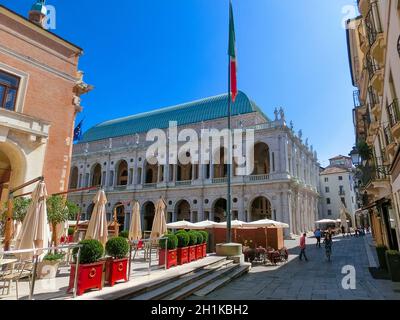 Vicenza, Italia - 22 settembre 2014: La statua del famoso architetto Andrea Palladio nel centro di Vicenza il 22 settembre 2014 Foto Stock