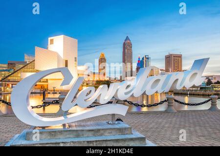 CLEVELAND, OH - OTTOBRE 31: Skyline del centro di Cleveland dal lungolago in Ohio USA il 31 Ottobre 2016 Foto Stock