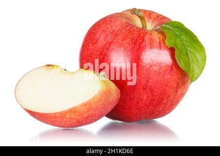 Mele frutta mela rossa frutta tagliata con foglia fresca isolata su sfondo bianco Foto Stock