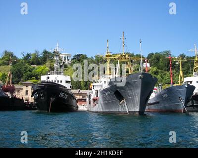 Repubblica di Crimea, Sevastopol - 28 luglio 2019: Navi della flotta del Mar Nero della Russia in occasione della celebrazione del giorno della Marina russa a Sevastopol Foto Stock