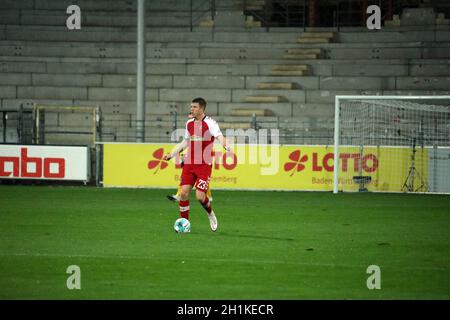 Dominique Heintz (Friburgo) mit Ball, 1. FBL: 20-21: 6. Sptg. SC FRIBURGO - BAYER 04 LEVERKUSEN LE NORMATIVE DFL VIETANO L'USO DI FOTOGRAFIE AS Foto Stock