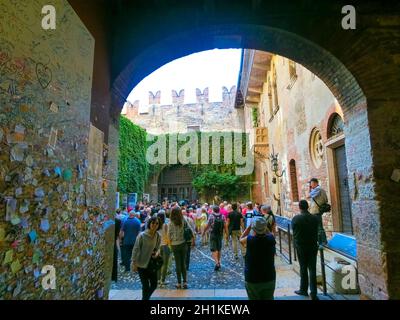 Verona, Italia - 22 Settembre 2014: il famoso balcone di Giulietta e Romeo a Verona, Italia Foto Stock