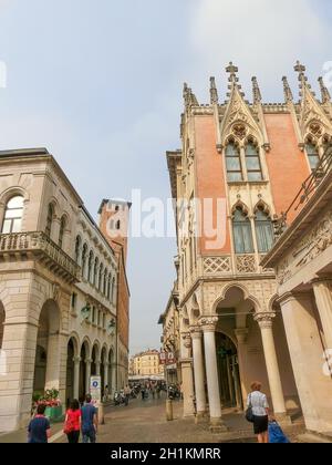 Padova, Italia - 19 settembre 2014: Piazza Cavour a Padova, Italia al 19 settembre 2014 Foto Stock