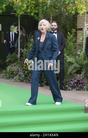 Londra, Regno Unito. 17 ottobre 2021. Emma Thompson, arrivato sul tappeto verde ad Alexandra Palace per la cerimonia di premiazione del Premio EarthShot. Terry Scott/SPP Credit: SPP Sport Press Photo. /Alamy Live News Foto Stock