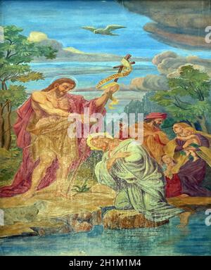 LUBIANA, SLOVENIA - 30 GIUGNO: Battesimo del Signore, affresco sulla facciata della Cattedrale di San Nicola nella capitale Lubiana, Slovenia, il 3 giugno Foto Stock