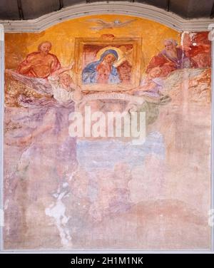 LUBIANA, SLOVENIA - 30 GIUGNO: Madonna affresco sulla facciata della chiesa di San Floriano a Lubiana, Slovenia, il 30 giugno 2015 Foto Stock