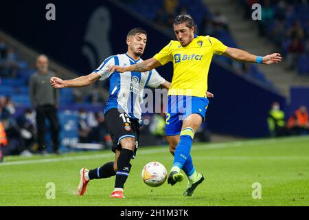 Oscar Gil di RCD Espanyol durante la partita Liga tra RCD Espanyol e Cadiz CF al RCDE Stadium di Cornella, Spagna. Foto Stock