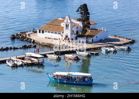 Corfu, Grecia - 16 settembre 2017: Vlachernon Vlacherna chiesa isola di Kanoni viaggio mar Egeo in Grecia. Foto Stock