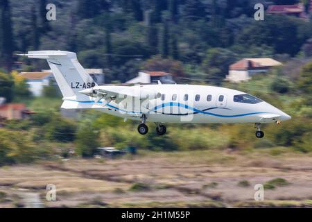 Corfù, Grecia - 19 settembre 2020: Aviostart Piaggio P-180 Avanti II aereo all'aeroporto di Corfù in Grecia. Foto Stock