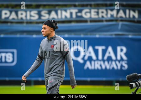 Saint-Germain-en-Laye, Francia, Francia. 18 Ott 2021. Kylian MBAPPE del PSG durante una sessione di formazione Paris Saint-Germain presso il Centro Ooredoo il 18 ottobre 2021 a Saint-Germain-en-Laye vicino Parigi, Francia. (Credit Image: © Matthieu Mirville/ZUMA Press Wire) Foto Stock