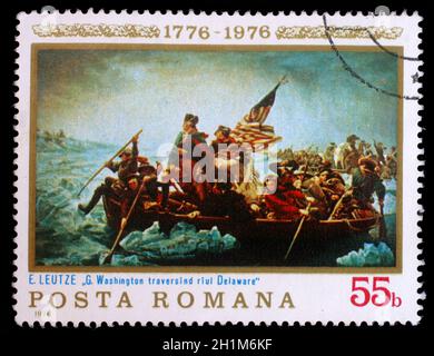 Francobollo stampato in Romania mostra Washington Crossing the Delaware, dipinto di Emanuel Leutze, bicentenario americano, circa 1976 Foto Stock