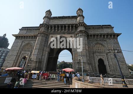 Porta d'India, monumento commemorativo dello sbarco di Re Giorgio V e della Regina Maria nel 1911, Mumbai, Maharashtra, India Foto Stock