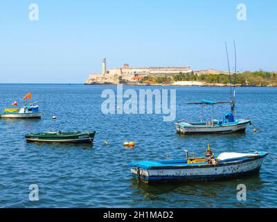 L'Avana, Cuba - 03 aprile 2013: La struttura difensiva è una fortezza stellare. Forte al largo della costa dell'Avana. Foto Stock