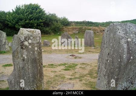 Il cerchio di pietre di Drombeg è un cerchio di pietre della serie Cork-Kerry. Si trova nella città di Drombeg 2.4 km a est di Glandore, nel par civile Foto Stock