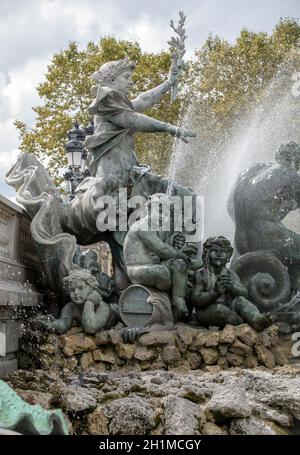 Bordeaux, Francia - 9 Settembre 2018: Esplanade des Quinconces, la fontana del monumento aux in Girondins Bordeaux. Francia Foto Stock