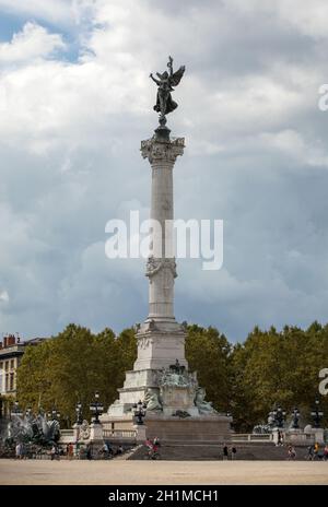 Bordeaux, Francia - 9 Settembre 2018: Esplanade des Quinconces, la fontana del monumento aux in Girondins Bordeaux. Francia Foto Stock