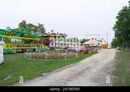 Slavyansk-su-Kuban, Russia - 14 Settembre 2018: Giorno della città di Slavyansk-su-Kuban, Circus nel parco. Istituito circus passeggiate nel parco della città. Foto Stock