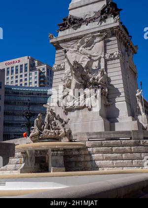 Soldiers and Sailors Memorial presso il Monument Circle di Indianpolis che commemora la Guerra civile americana, la Guerra Messicano-americana e lo Spagnolo-Amer Foto Stock