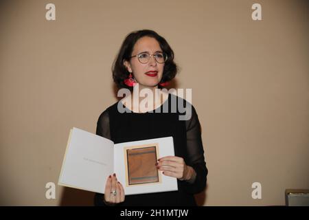 Lauren Leiderman bei der Buchbesprechung 'Das Poesiealbum von Eva Goldberg' - mit Einträgen von Anne Frank und Präsentation des am 5.11.2021 zu verleg Foto Stock