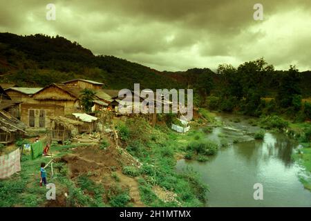 Il paesaggio del villaggio di Muang Sing nella provincia Luang Nantha in Lao, nel nord del Laos. Lao, Pakse, luglio 1996 Foto Stock