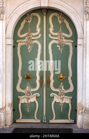 Gdansk, Polonia - 6 settembre 2020: Porte d'ingresso nella casa di Uphagen a Long Lane a Gdansk, Polonia Foto Stock