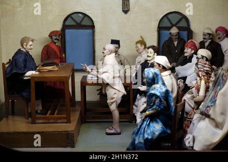 Scene della vita di Mahatma Gandhi: Il grande processo, mani Bhavan Gandhi Museum a Mumbai, India Foto Stock
