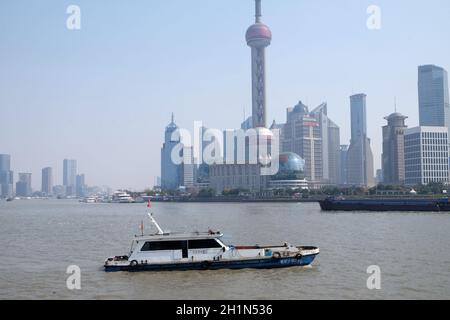 Shanghai città al mattino in giornata foggy Foto Stock